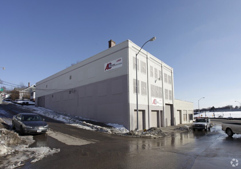 Primary Photo Of 1495 Keosauqua Way, Des Moines Service For Lease