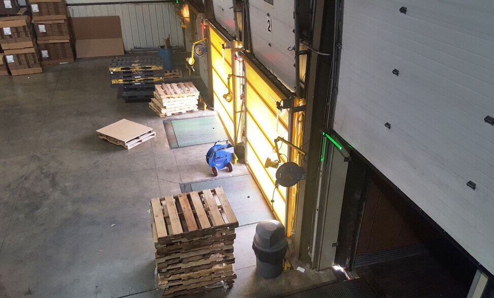 More Photos Of 202-206 Regas Rd, Madison Warehouse For Lease