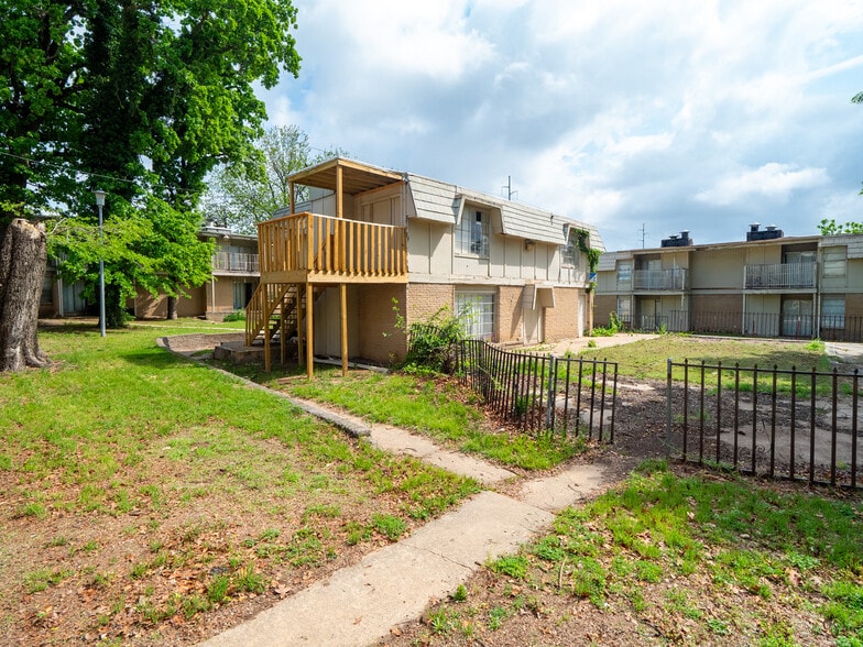 More Photos Of 5924 NW 10th St, Oklahoma City Apartments For Sale