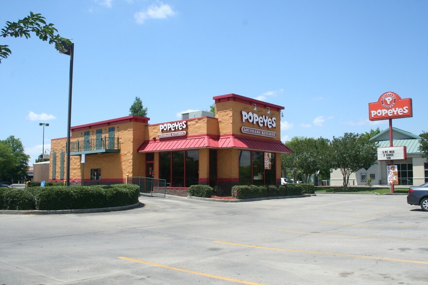 More Photos Of 2220-2252 Ambassador Caffery Pky, Lafayette Supermarket For Lease