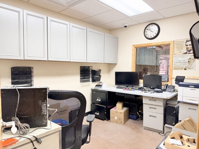 More Photos Of 302 S Broadway St, Jamesport General Retail For Sale