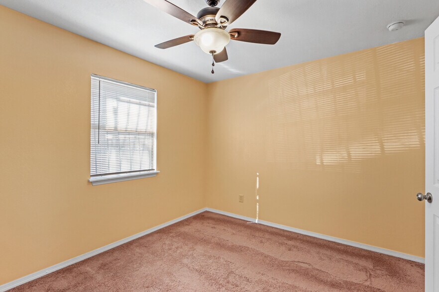 More Photos Of 5200 Doniphan Dr, El Paso Bar For Sale