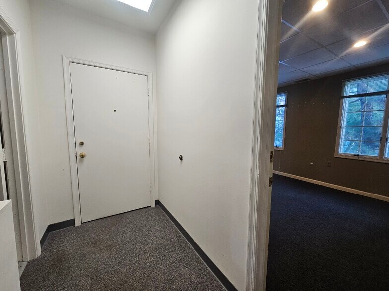 More Photos Of 11700-11706 Bowman Green Dr, Reston Office For Sale