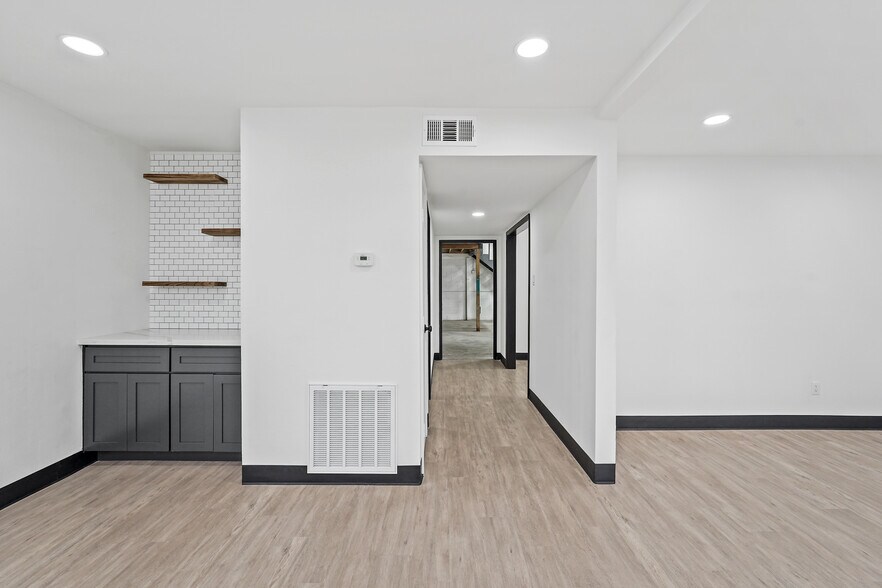 More Photos Of 6201-6205 W 34th St, Houston Warehouse For Lease