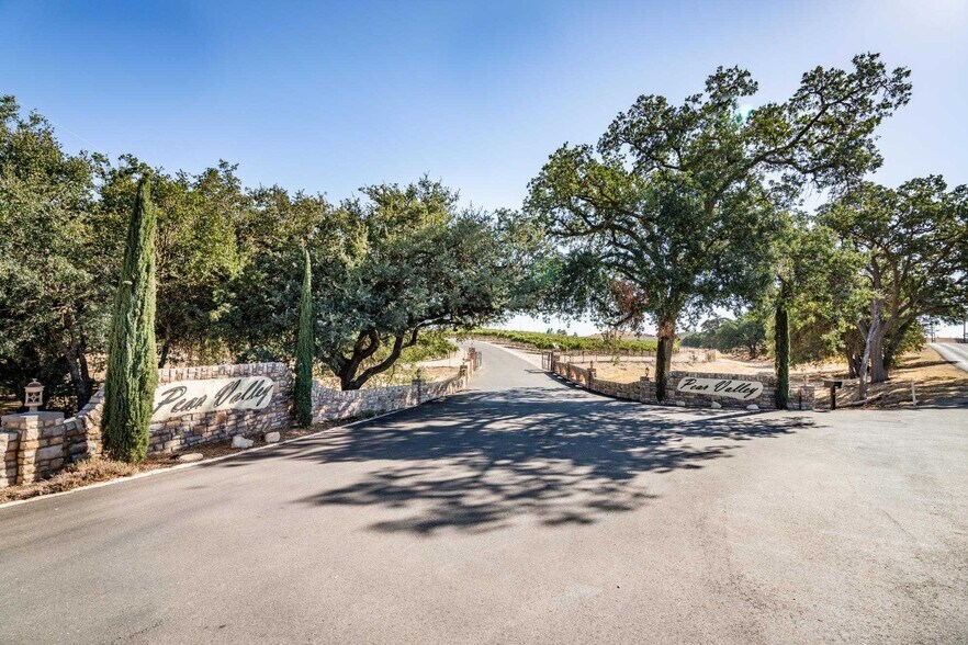 More Photos Of 4900 Union Rd, Paso Robles Winery Vineyard For Sale
