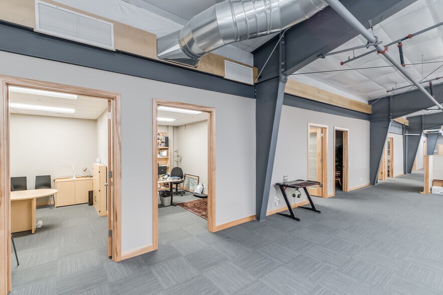 More Photos Of 913 Squalicum Way, Bellingham Distribution For Lease