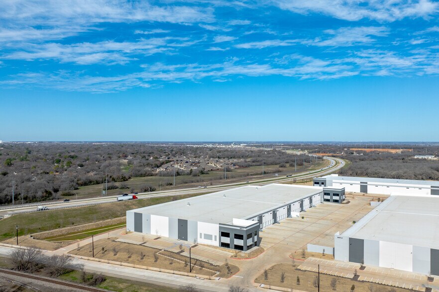 More Photos Of 3411 Mingo Rd, Denton Unknown For Lease