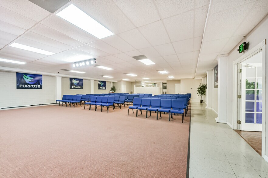 More Photos Of 130 S 4th St, La Porte General Retail For Sale