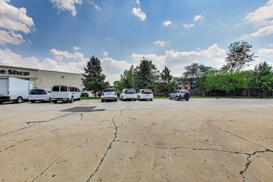 More Photos Of 675 W Golf Rd, Hoffman Estates Storefront For Lease