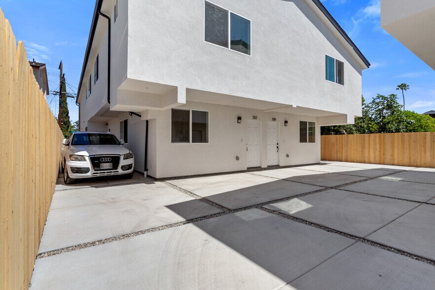 More Photos Of 707 W 80th St, Los Angeles Apartments For Sale