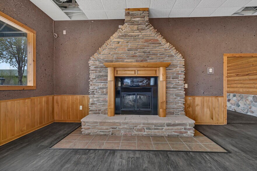 More Photos Of 14860 165th Ave, Becker Restaurant For Sale