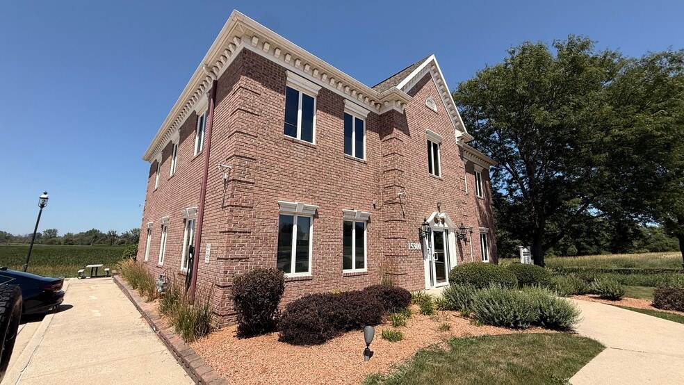 More Photos Of 15300 W Capitol Dr, Brookfield Office For Sale