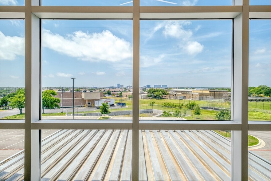More Photos Of 12601 Metric Blvd, Austin Office For Sale