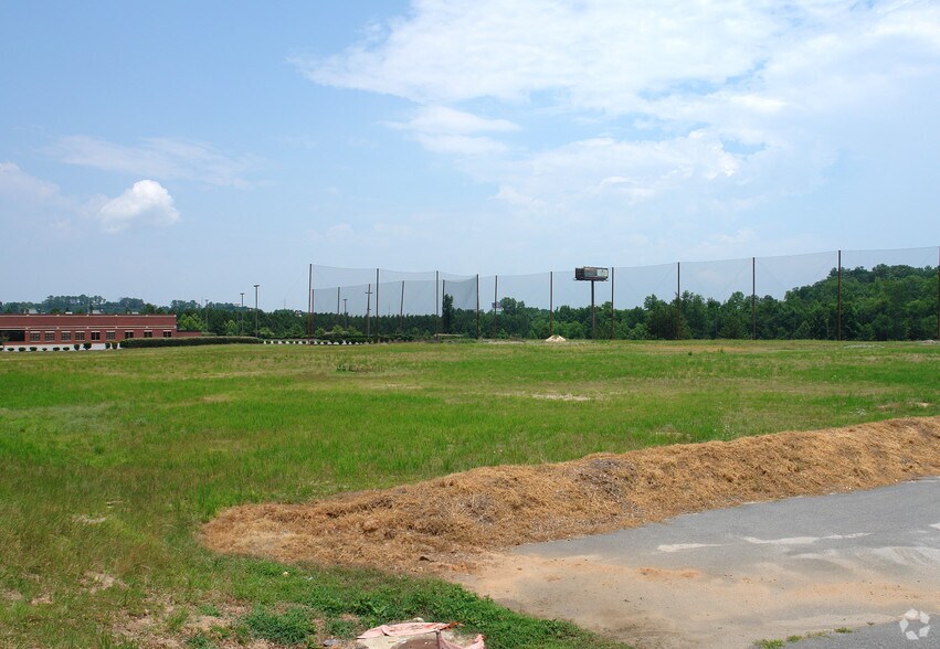 More Photos Of 605 Molly Ln, Woodstock Unknown For Lease