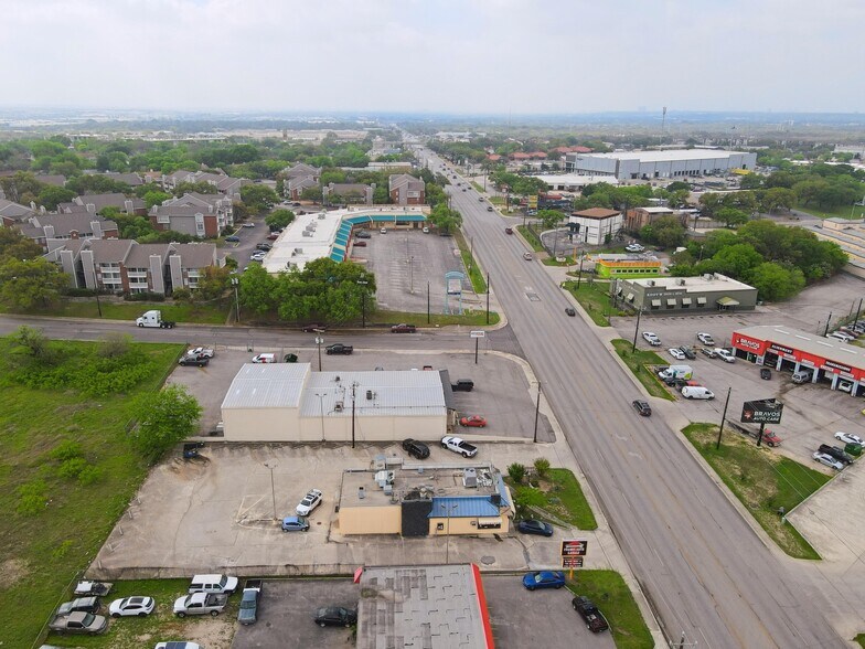 More Photos Of 11318 Perrin Beitel Rd, San Antonio Restaurant For Sale