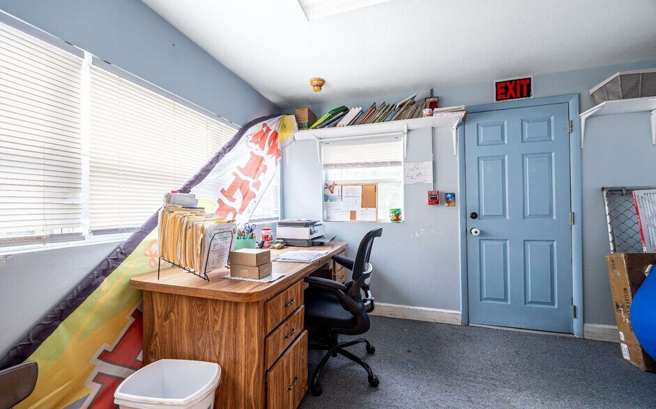 More Photos Of 311 NE Crawford St, Mayo Office For Sale