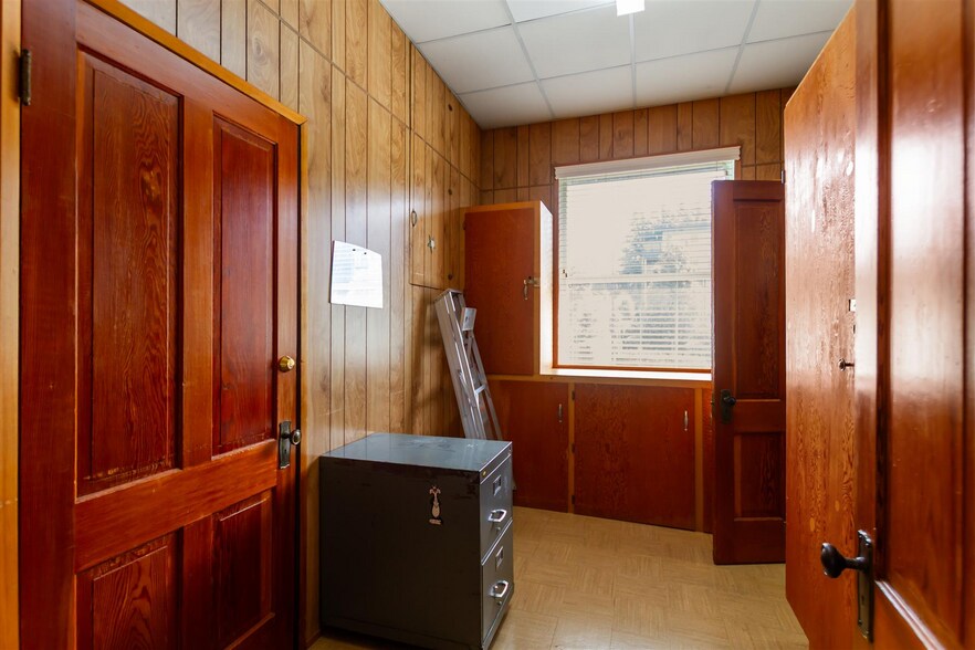 More Photos Of 33860 Pine st, Abbotsford Flex For Sale