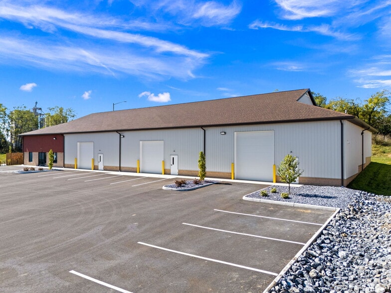 More Photos Of 975 Sawtooth Oak Cir, Harrisonburg Warehouse For Lease