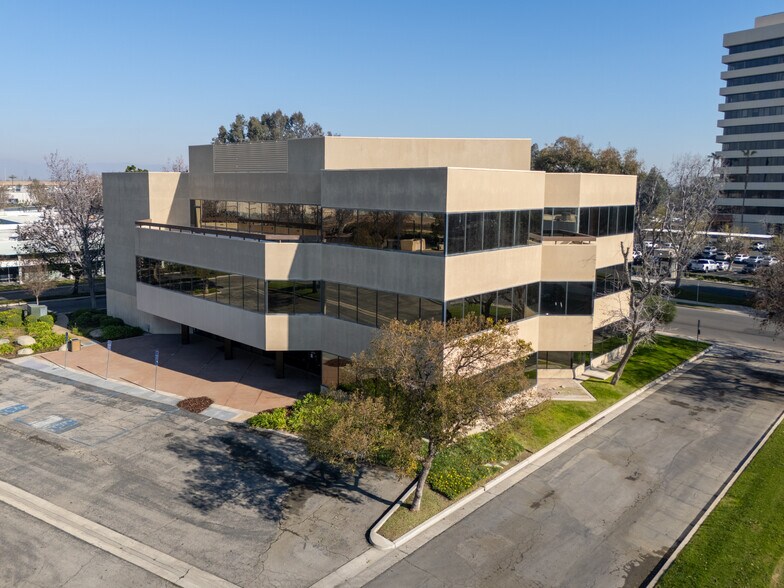 Primary Photo Of 901 Tower Way, Bakersfield Loft Creative Space For Sale