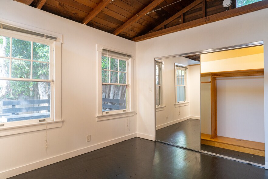 More Photos Of 2008-2020 Strongs Dr, Venice Apartments For Sale