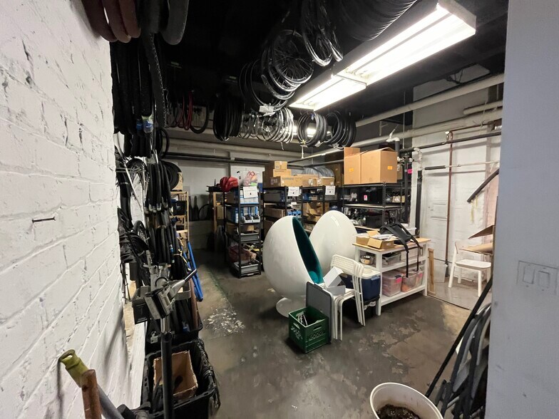 More Photos Of 345 Sorauren Ave, Toronto Office For Lease
