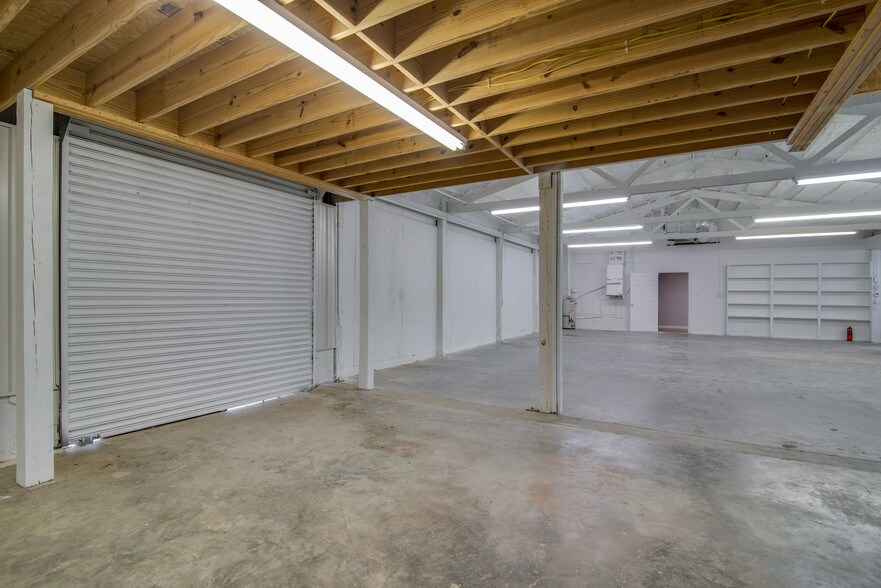 More Photos Of 100 Mooreland Dr, Springfield Warehouse For Lease