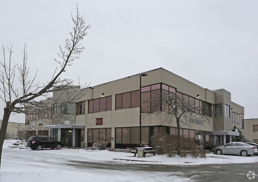 More Photos Of 2100 Matheson Blvd E, Mississauga Office For Lease
