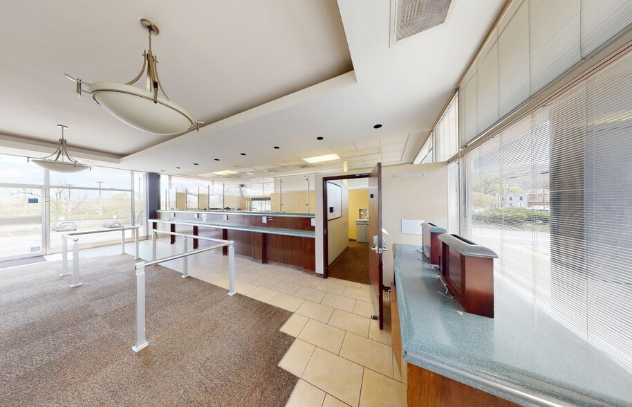 More Photos Of 301 McClanahan St SW, Roanoke Bank For Lease