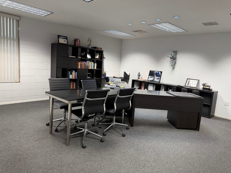 More Photos Of 7700-7704 Kester Ave, Van Nuys Warehouse For Lease