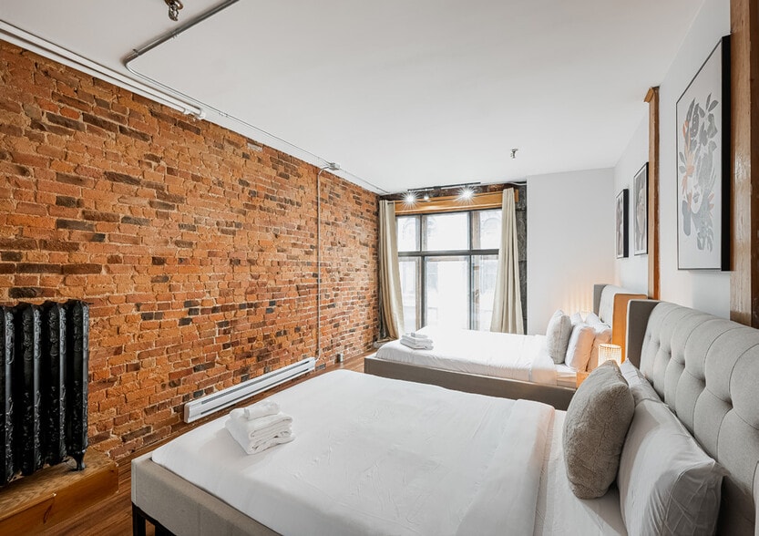 More Photos Of 225-227 Saint-Paul Rue O, Montréal Apartments For Sale