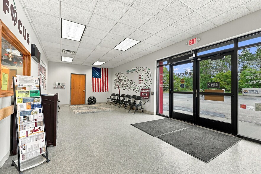 More Photos Of 2321 W Grand Ave, Wisconsin Rapids Office For Sale