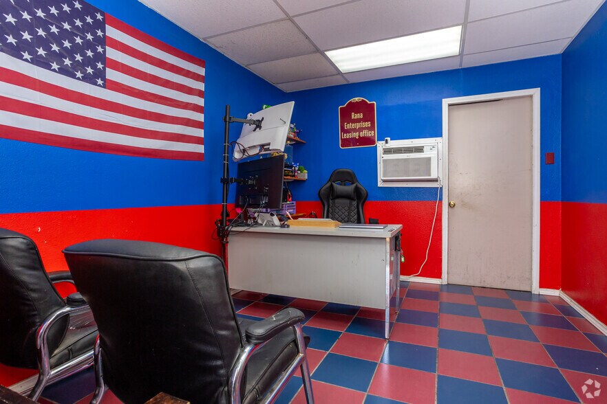 More Photos Of 1228 W Scyene Rd, Mesquite Unknown For Lease