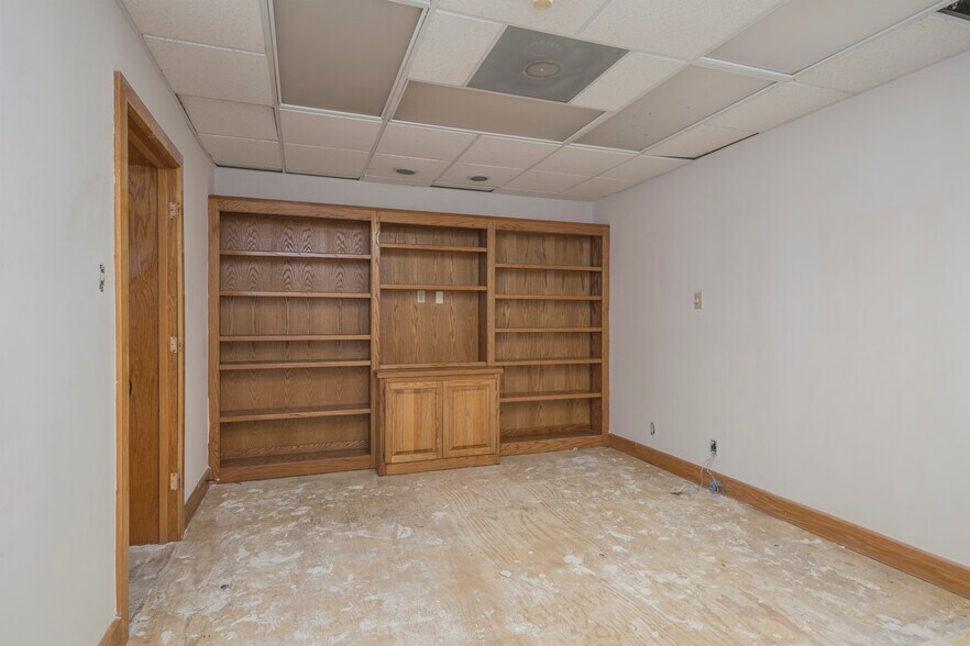 More Photos Of 1807 Tower Dr, Monroe Office For Sale