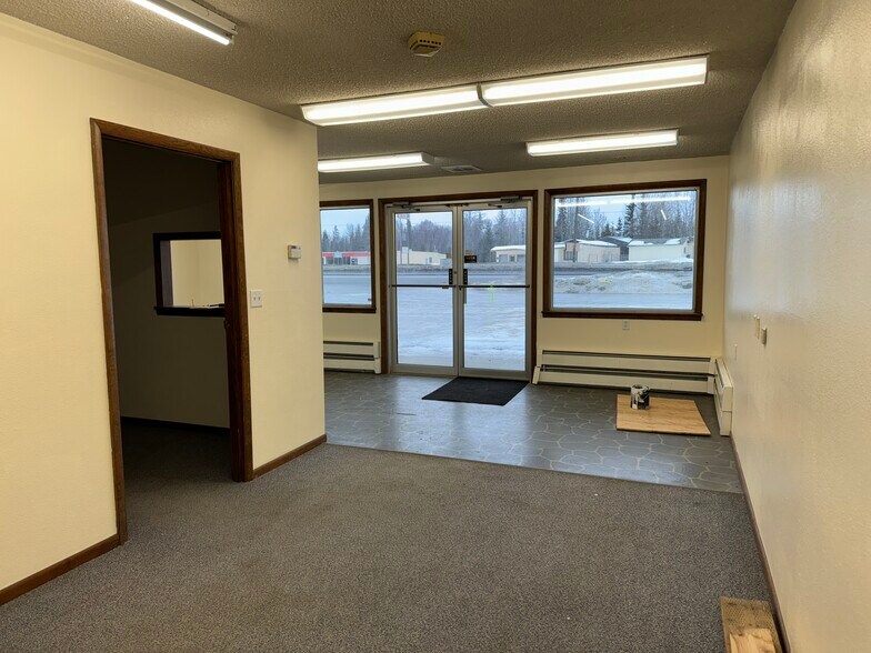 More Photos Of 11887 Kenai Spur Hwy, Kenai Freestanding For Lease