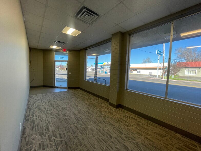 More Photos Of 2139 North St, Anderson Storefront Retail Office For Lease