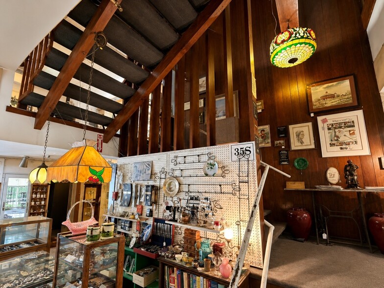More Photos Of 123 S Union St, Traverse City Freestanding For Sale