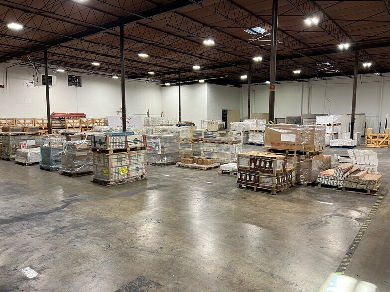 More Photos Of 2624 Andjon Dr, Dallas Manufacturing For Lease