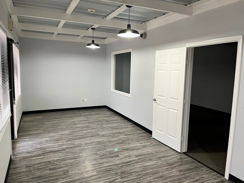 More Photos Of 9899 E Bankhead Hwy, Aledo Unknown For Lease