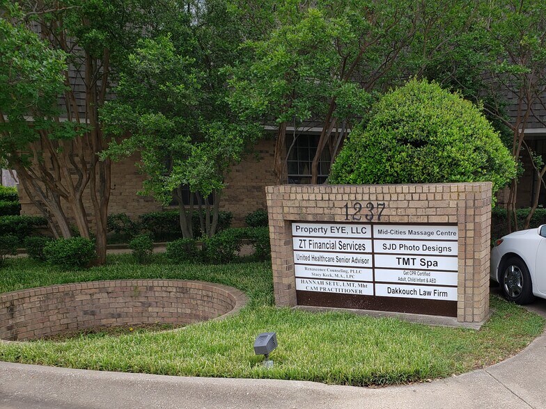 More Photos Of 1237 Southridge Ct, Hurst Medical For Sale