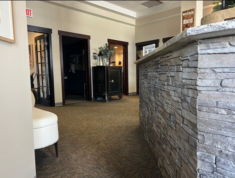 More Photos Of 795 Midway Rd, Menasha Showroom For Sale