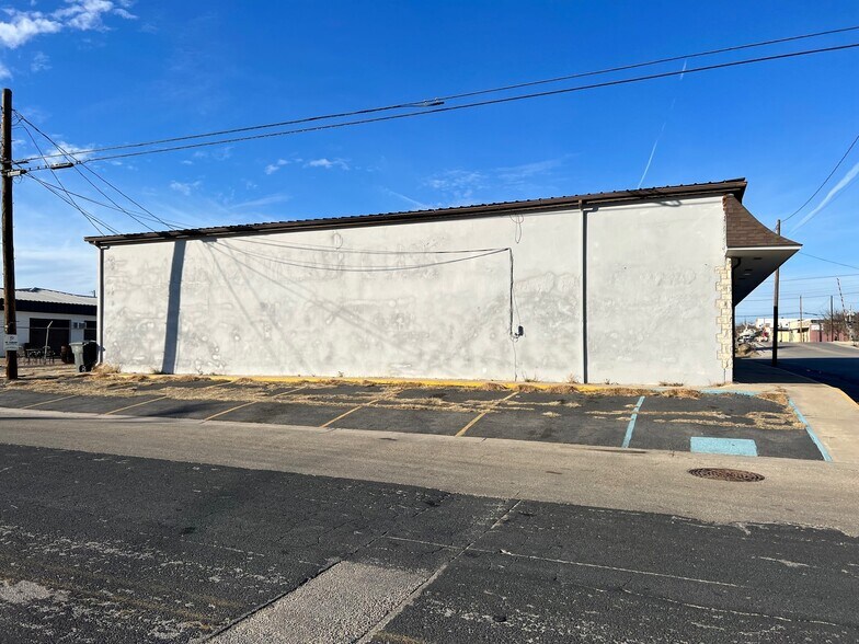 More Photos Of 121 N Gray St, Killeen Freestanding For Lease