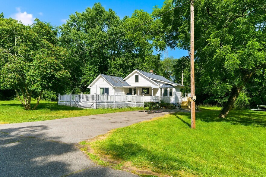 More Photos Of 26 Megill Rd, Farmingdale Industrial For Sale