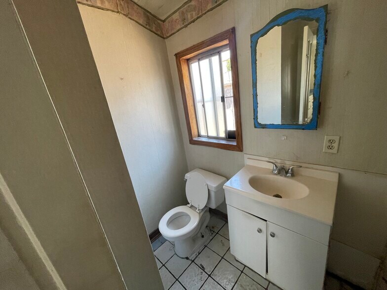 More Photos Of 1360 Newport Ave, Long Beach Warehouse For Sale