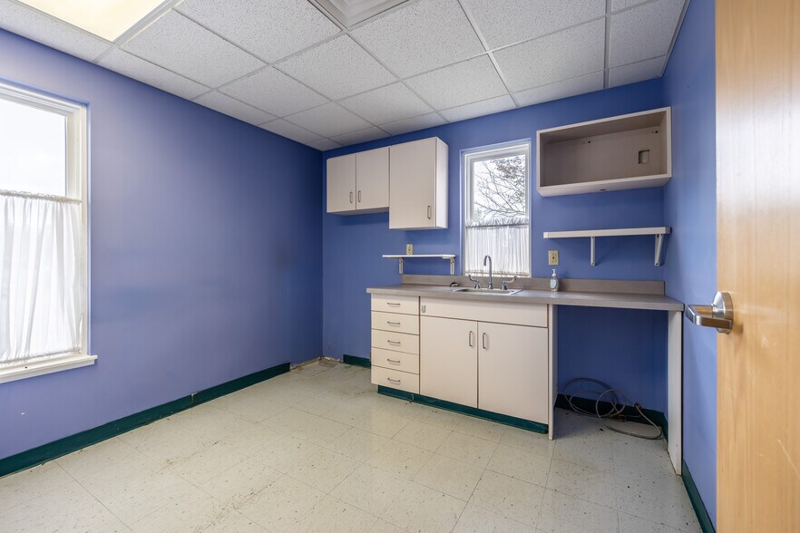 More Photos Of 980 Westfall Rd, Rochester Medical For Lease