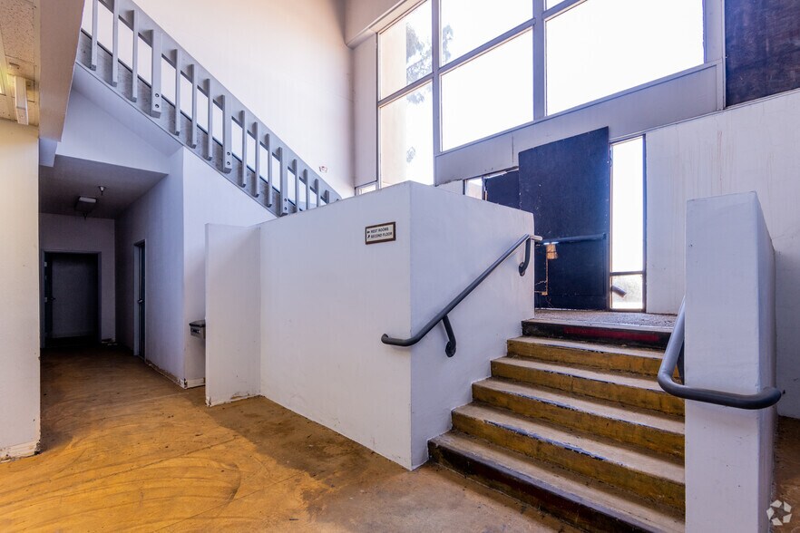 More Photos Of 4241 Williamsbourgh Dr, Sacramento Loft Creative Space For Sale