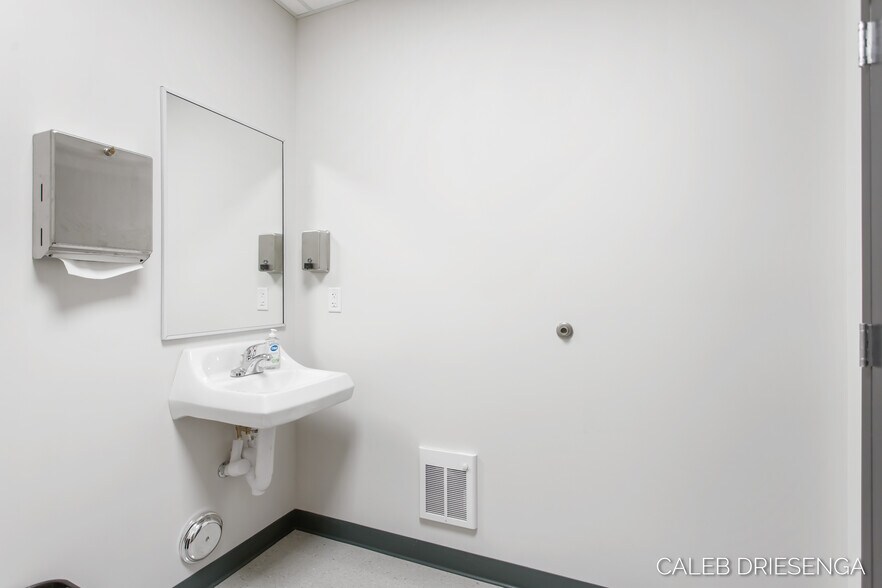 More Photos Of 460 Cleveland Ave, Holland Self Storage For Sale