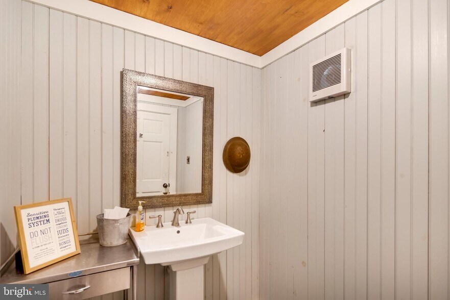 More Photos Of 1821 River Rd, Upper Black Eddy Restaurant For Sale