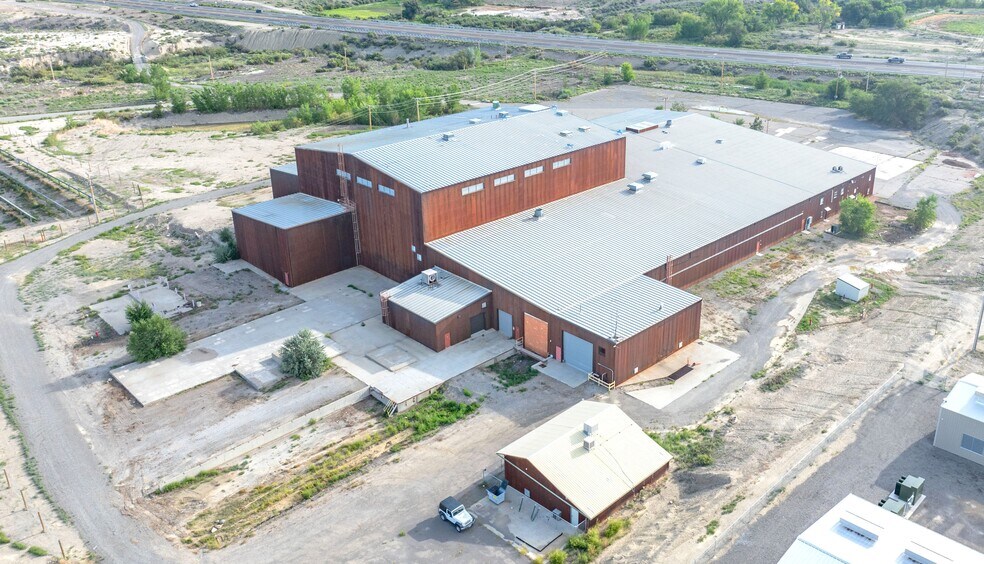 More Photos Of 2520 N River Rd, Olathe Warehouse For Sale