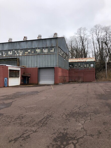 More Photos Of 201 N 4th Ave, Royersford Warehouse For Lease