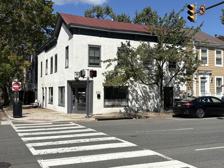 More Photos Of 300 N Patrick St, Alexandria Apartments For Sale